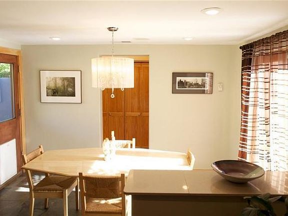 5th image of 304 Morningside Dr NE