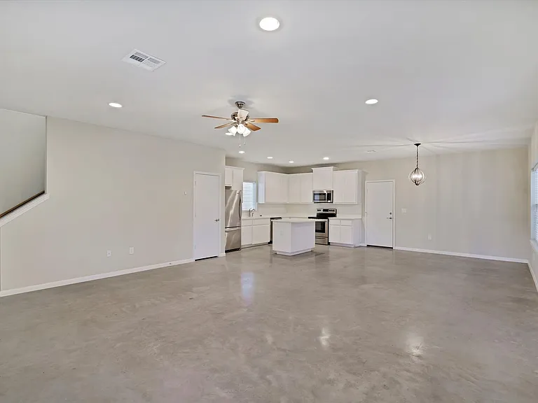 213 Grange St — Photo 3