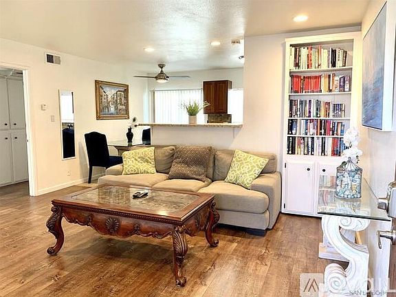 3rd image of 963 Thomas Ave #2