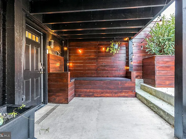 318 Todd Pl NE — Photo 36