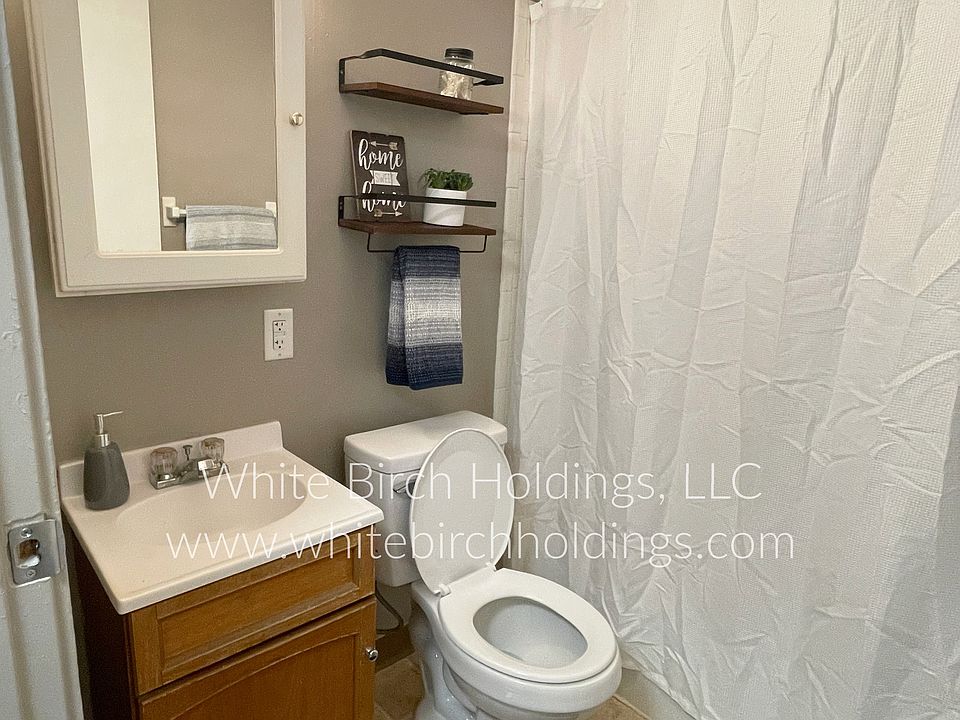 Bathroom with Tub / Shower Combo