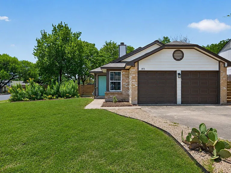 801 Kavanagh Dr — Photo 3