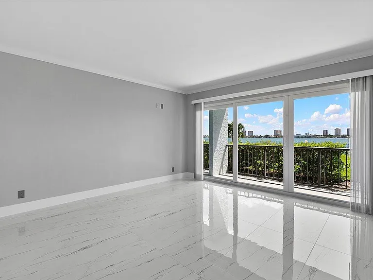 3040 Lake Shore Dr #101 — Photo 17