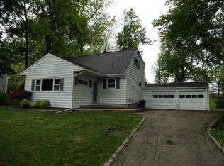 16 Friar Rd, Morris Plains, NJ 07950