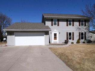 2854 Westmoor Rd, Oshkosh, WI 54904