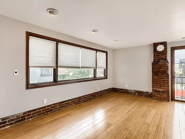 2929 Curtis St #B — Photo 9