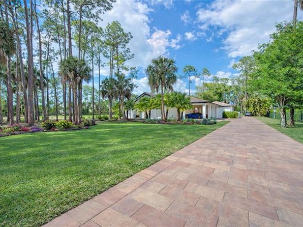 2401 Coach House LN, NAPLES, FL 34105
