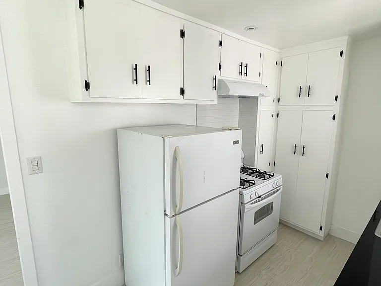 1313 S Cochran Ave — Photo 16