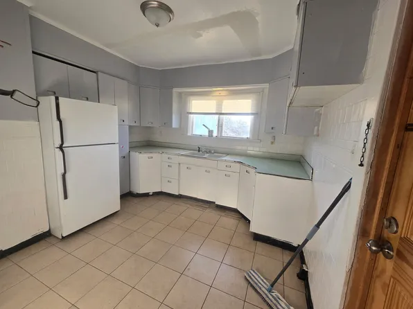 1521 Pierce Ave #2, Niagara Falls, NY 14301