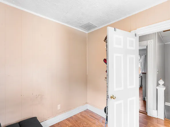 12-11 Brunswick Avenue image 12 of 17