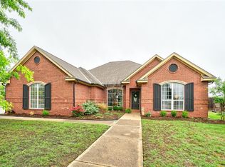 425 Cypress St NW, Piedmont, OK 73078