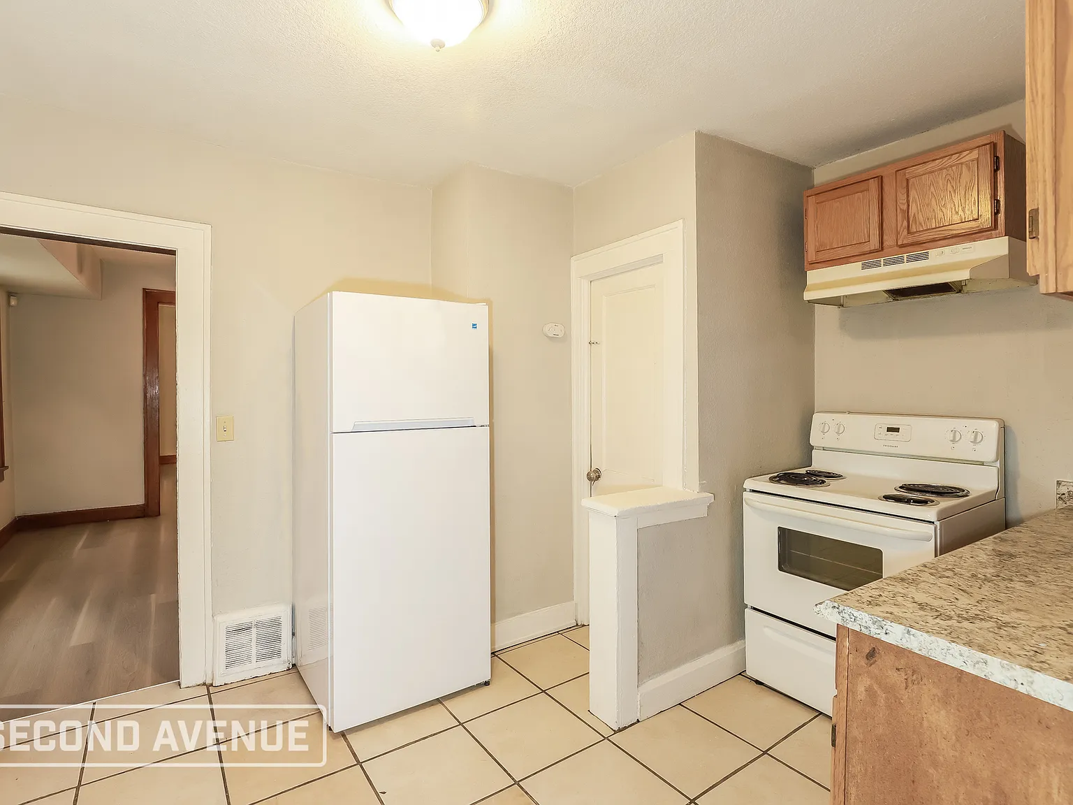 3 bed, 1.0 bath, 1246 sqft, $1,050 — Photo 3