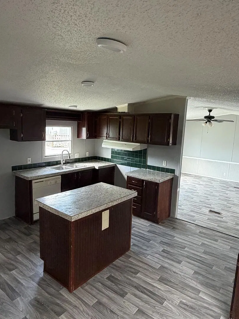 3 bed, 1275 sqft, $650 — Photo 1