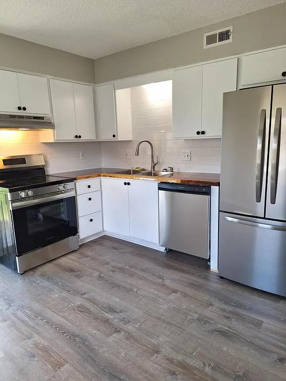 1036 NE Lindsay Ave — Photo 2