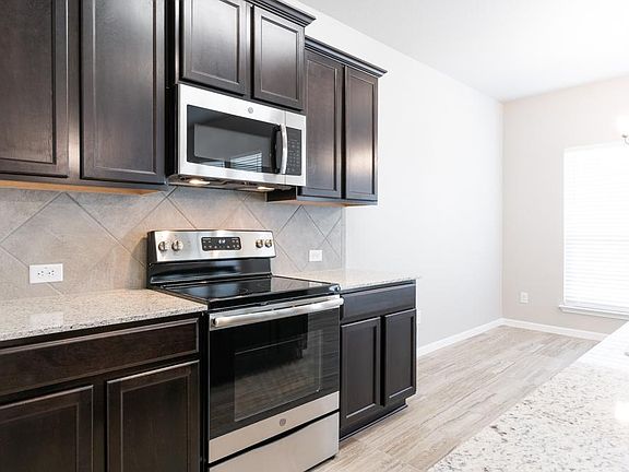 5th image of 721 Skylar Heights Dr