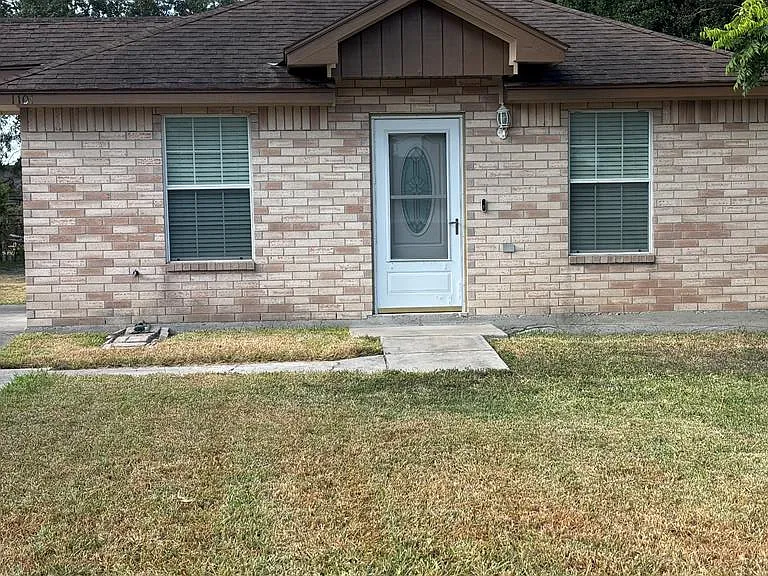1101 W Jefferson Ave — Photo 1