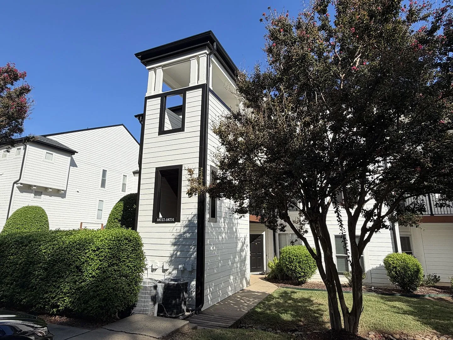 Breathtaking 2 Bed/2 Bath Condo - Second Floor - Newly Renovated - Covered Balcony - Community Am... — Photo 1