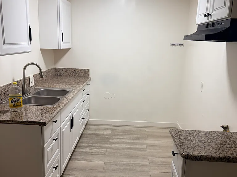 2750 S Mansfield Ave #1 — Photo 1