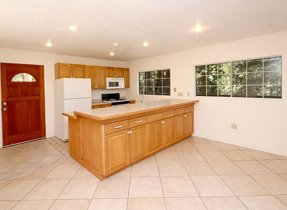3rd image of 11607 Lake Blvd