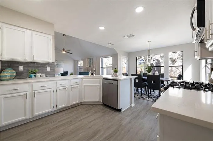 3 bed, 2.5 bath, 1539 sqft, $2,175 — Photo 2