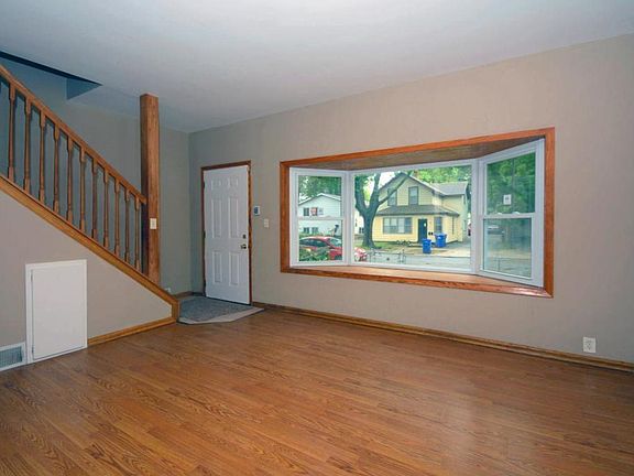 2nd image of 891 Fremont Ave