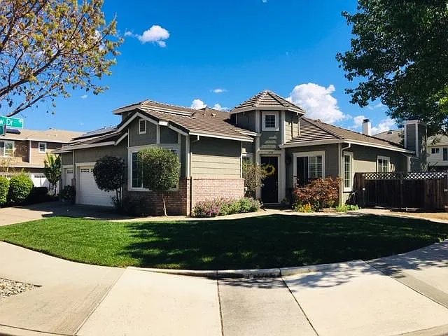 1494 Loring Way photo 1