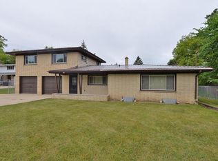 914 S Green Bay Rd, Racine, WI 53406