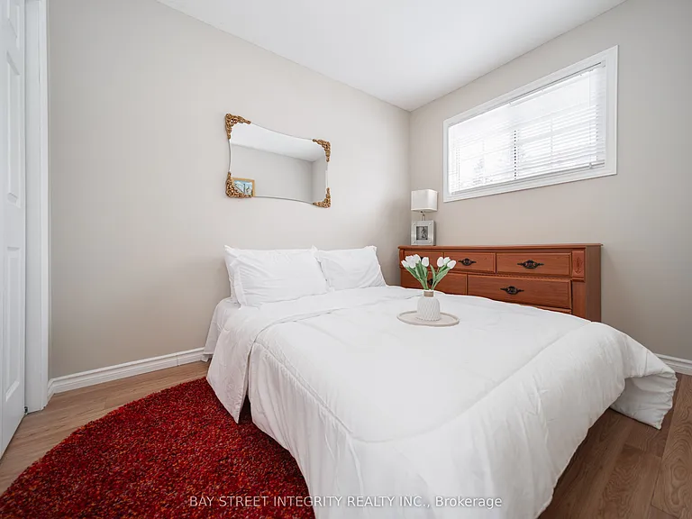 74 De La Salle Blvd — Photo 26