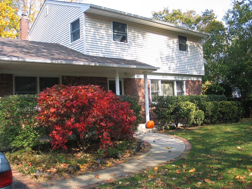 1st image of 32 Panorama Dr