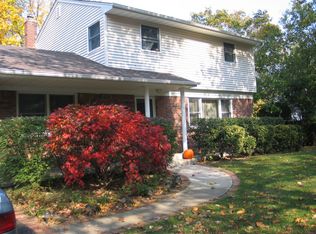32 Panorama Dr, Huntington, NY 11743