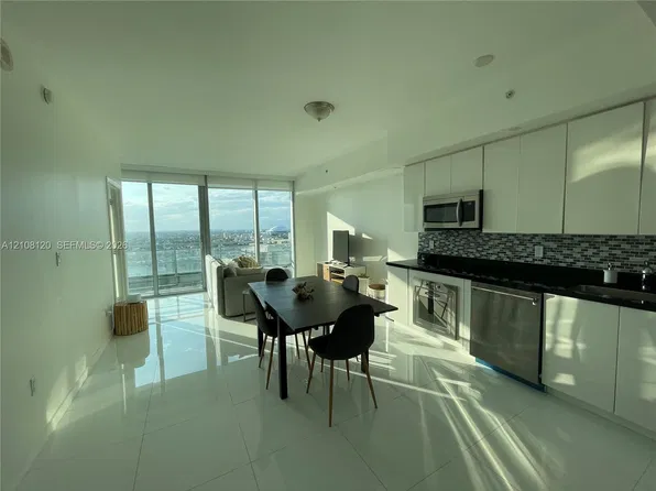 92 SW 3rd St APT 2307, Miami, FL 33130