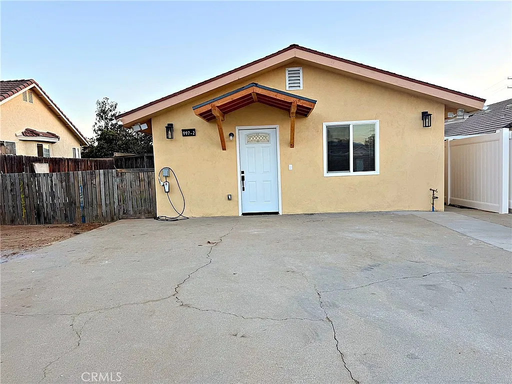 2 bed, 650 sqft, $2,500 — Photo 2