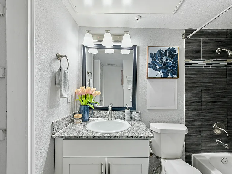 The Broadway Apartment Homes — Photo 11