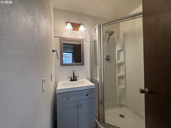 5th image of 845 W Rose St