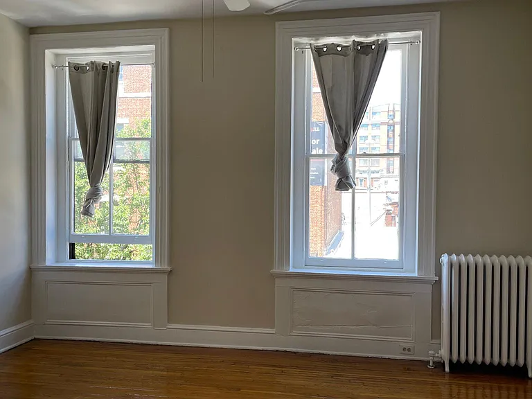 9 W Chase St — Photo 32