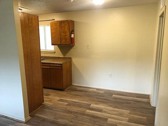 4th image of 2332 Vance Ave #14