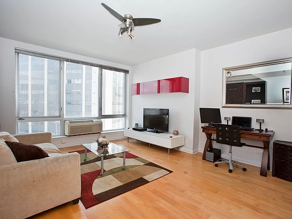 5th image of 13-11 Jackson Ave #6C