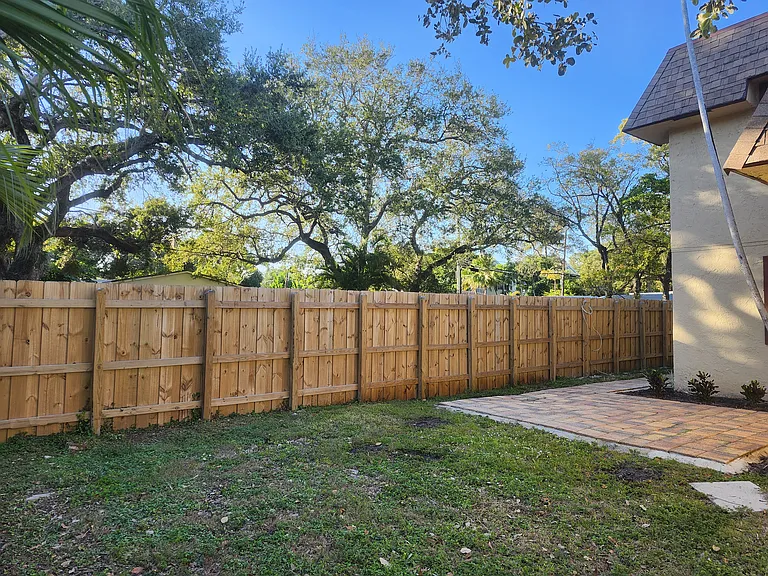 665 SW 4th Ave — Photo 1