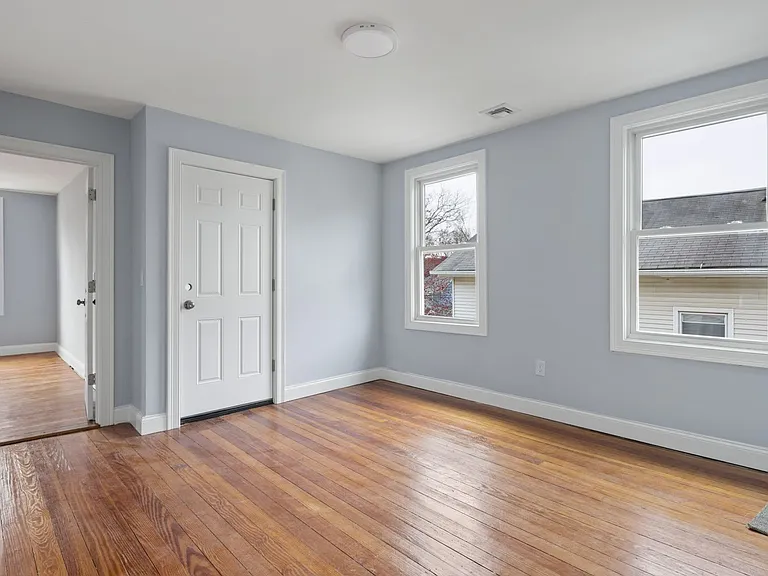 90 Nicoll St. — Photo 10