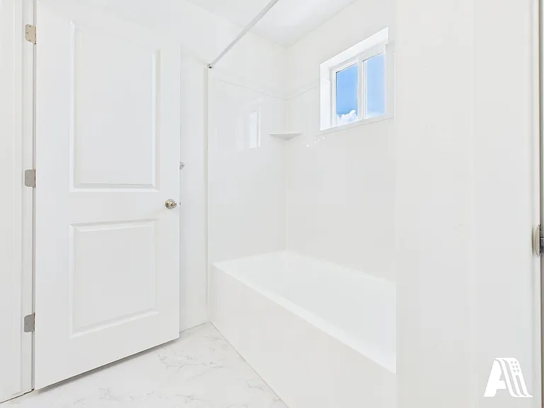 443 E 650 N — Photo 11