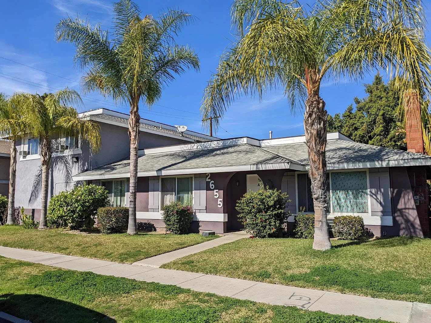 2655 E Park Ln — Photo 2