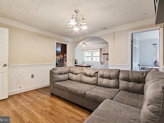 5th image of 224 Elizabeth Ave