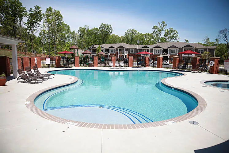Farmington Woods Apartments — Photo 1