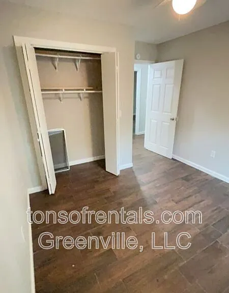 105 Chuckwood Dr — Photo 3
