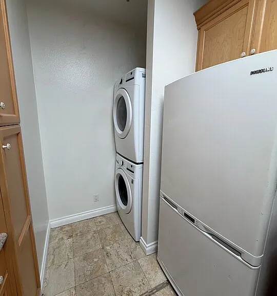 87 S Allen Ave #204 — Photo 10