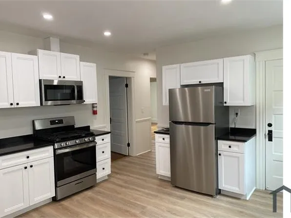 14 Pratt St #1, Salem, MA 01970