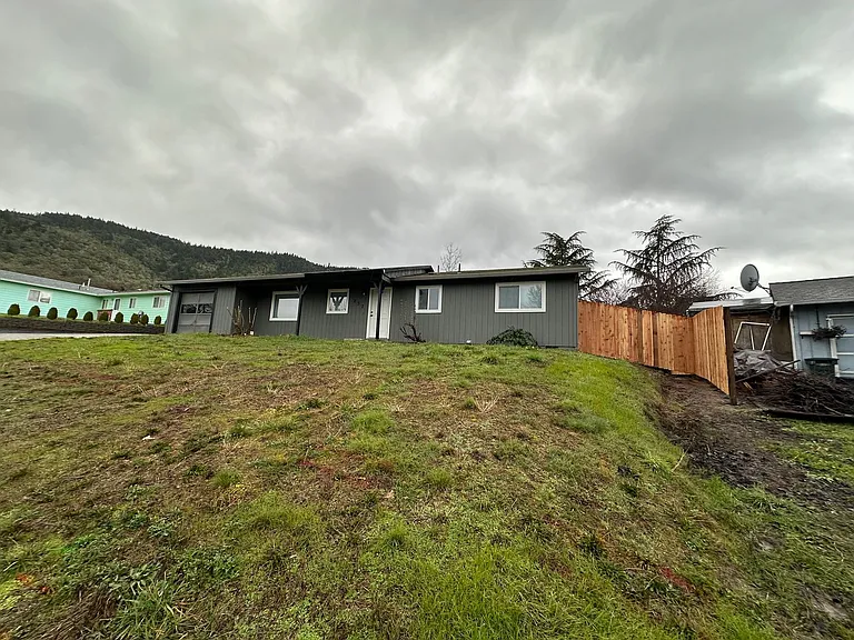 237 Clark Ter — Photo 3