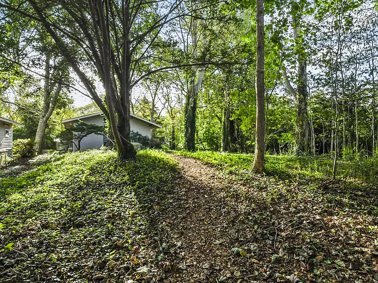 11 Whitney Rd — Photo 2