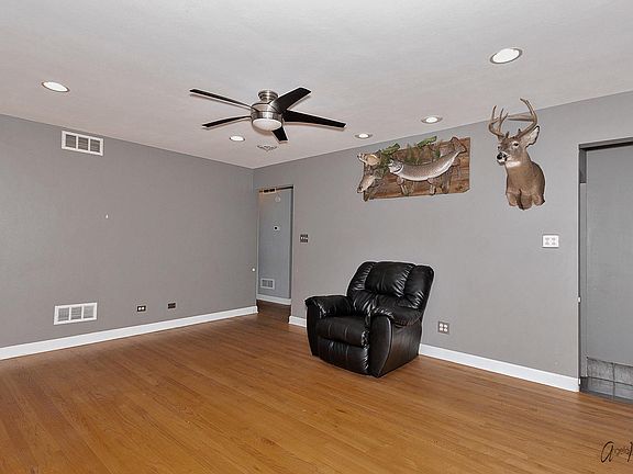3rd image of 226 N Lewis Ave