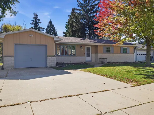 720 Grand AVENUE, Random Lake, WI 53075